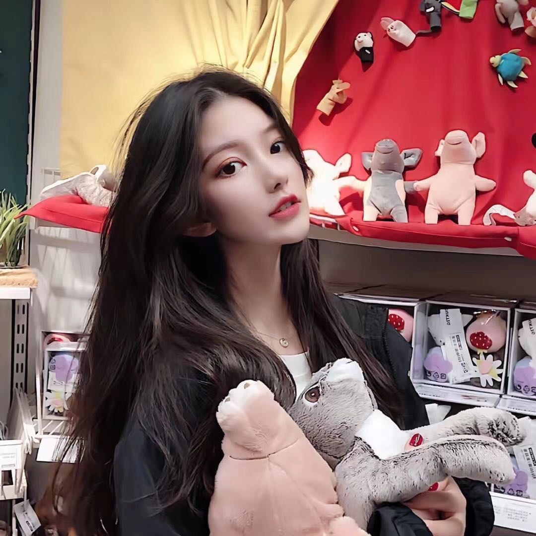 皮肤很白的个人兼职妹妹